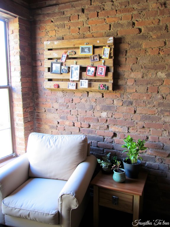 pallet photo display diy